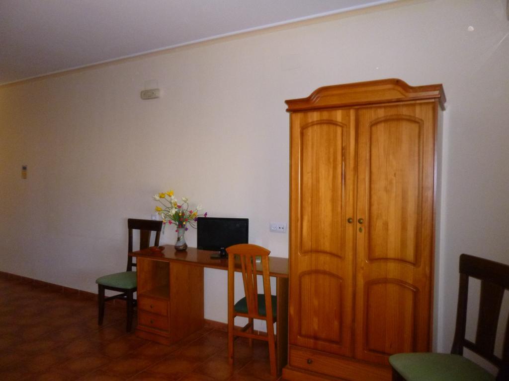 Alojamiento Rural Los Delfines Valdepenas Room photo